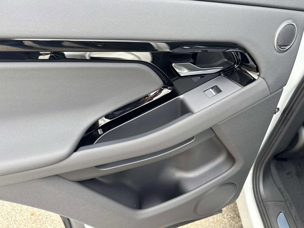 New 2026 Land Rover Range Rover Evoque Dynamic SE image 11