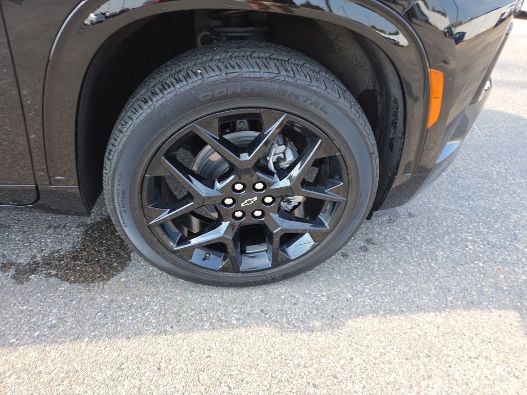 Certified 2025 Chevrolet Traverse RS w/ LPO, Floor Liner Package AWD/4WD image 8