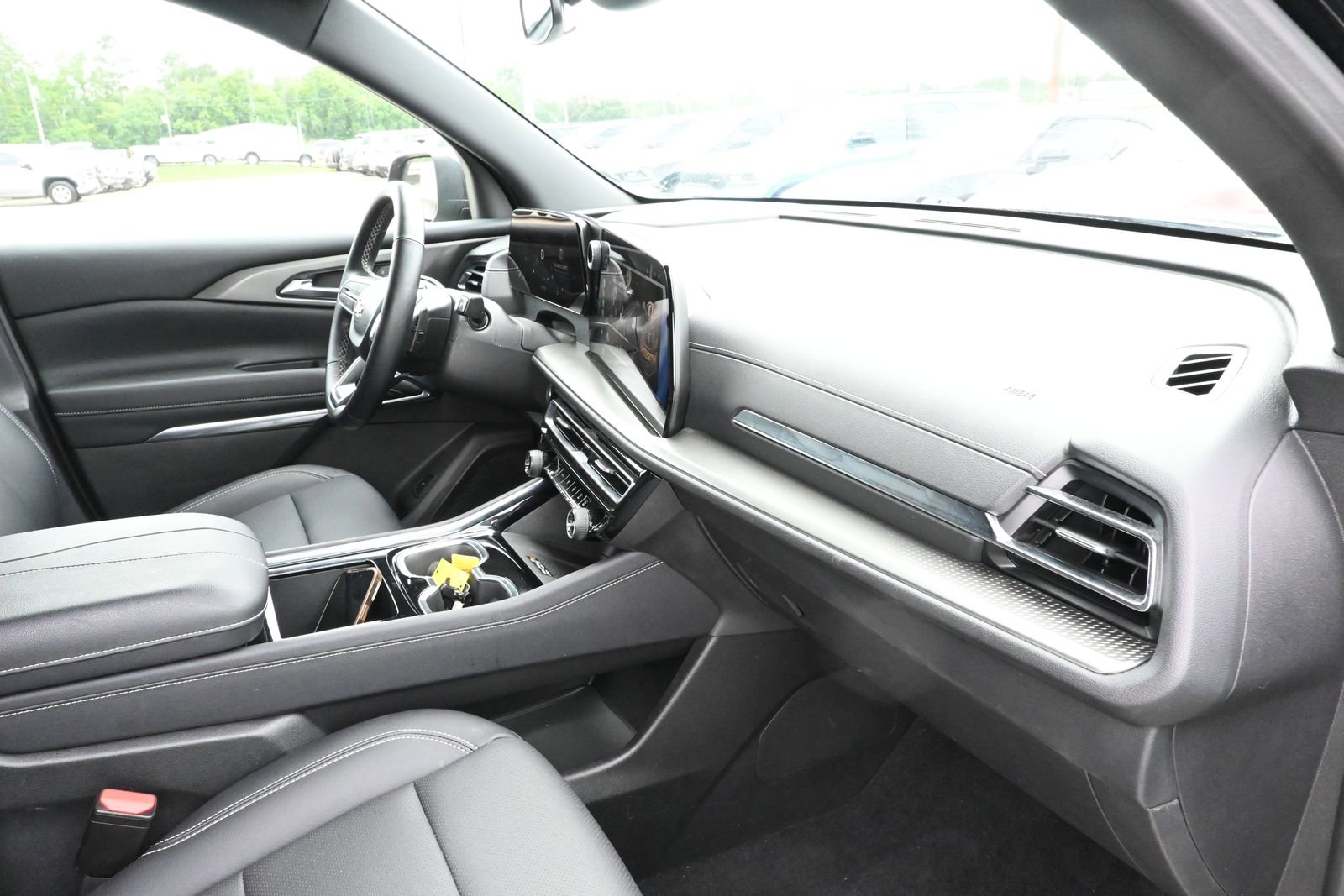 Used 2025 Chevrolet Traverse LT FWD image 41