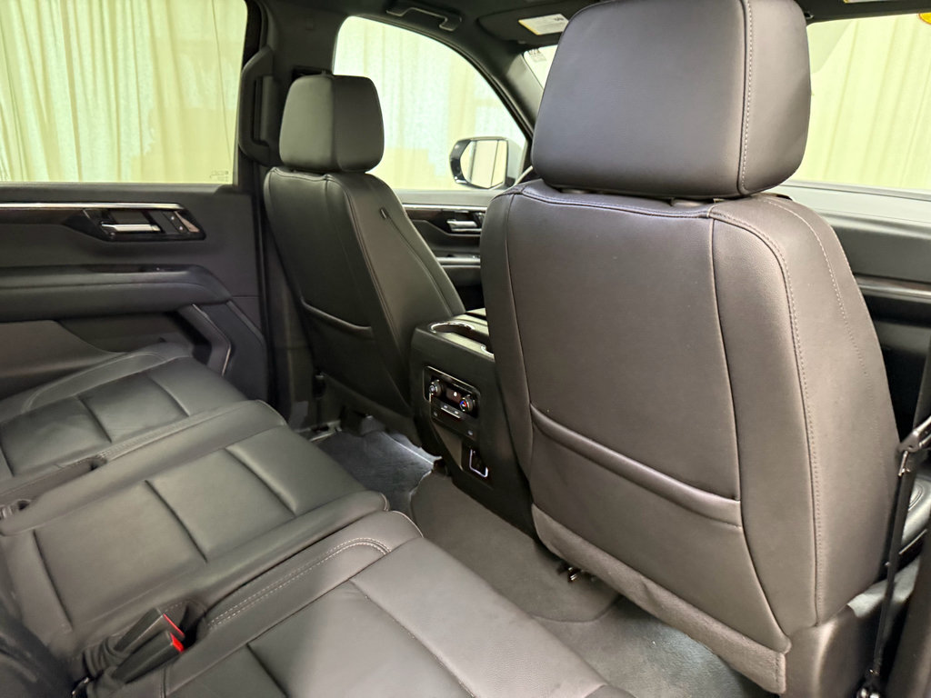 Used 2025 Chevrolet Suburban Z71 AWD/4WD image 24