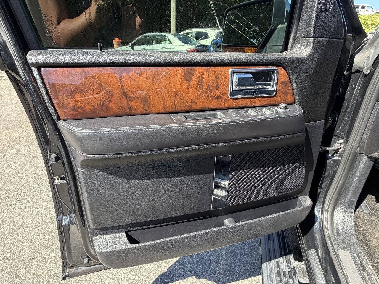 Used 2015 Lincoln Navigator L 2WD image 22