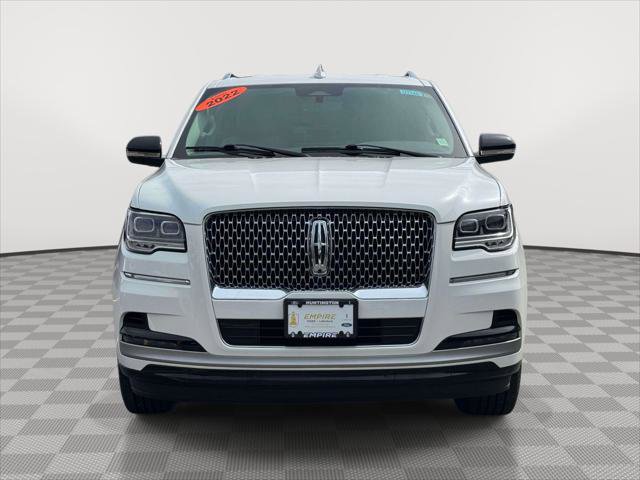 Used 2022 Lincoln Navigator 4WD image 2