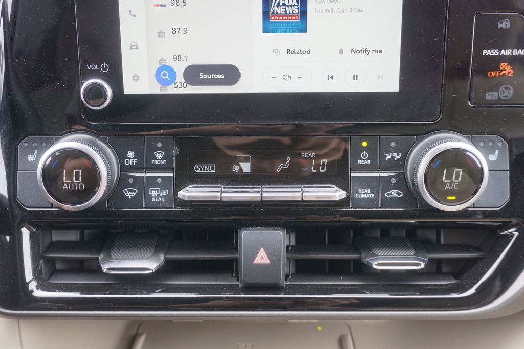 Used 2023 Toyota Highlander XLE AWD/4WD image 13