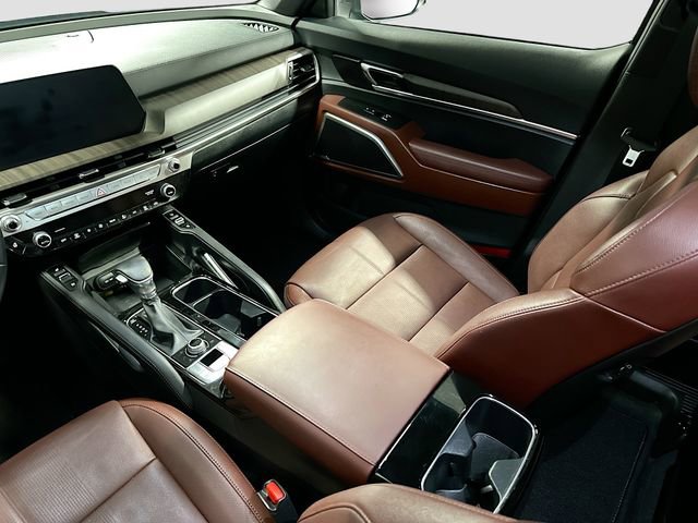 Used 2023 Kia Telluride EX w/ EX Captain's Chair Package image 25