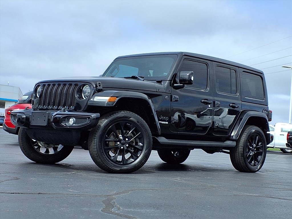 Used 2022 Jeep Wrangler Unlimited Sahara AWD/4WD image 2