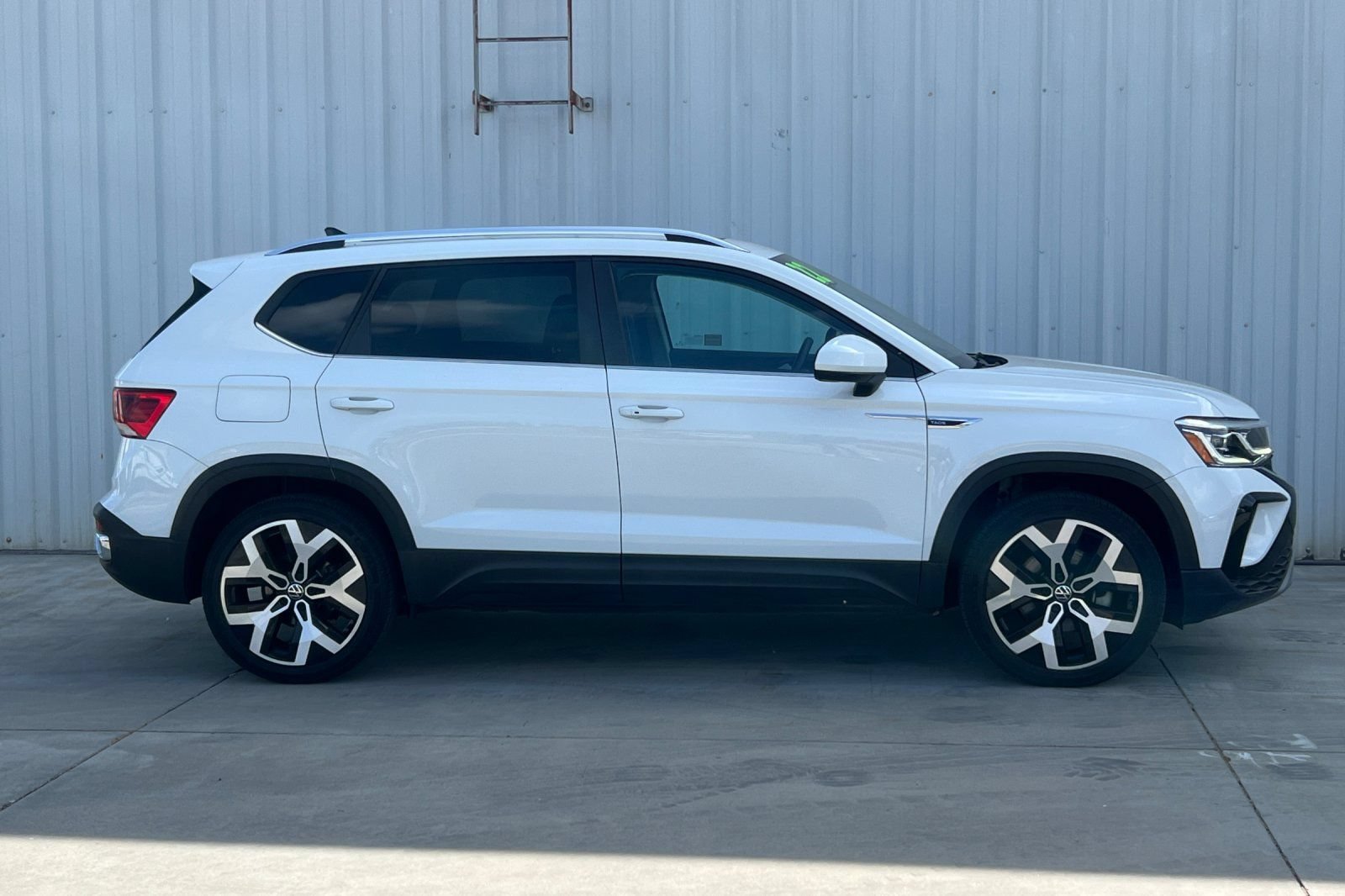 Used 2022 Volkswagen Taos SEL w/ Panoramic Sunroof Package AWD/4WD image 3