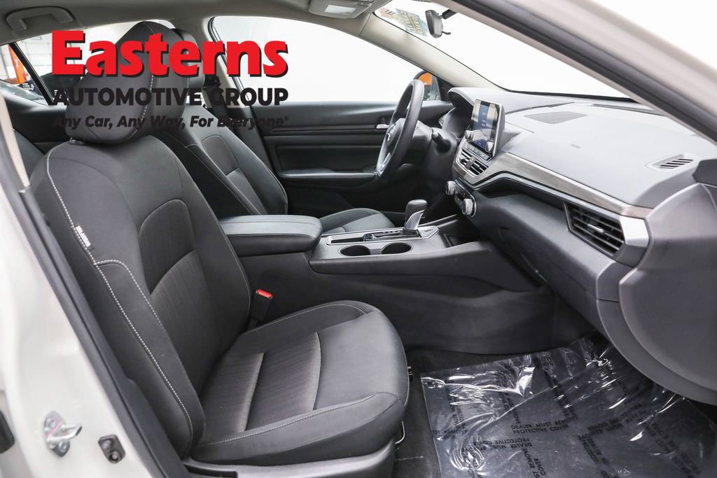 Used 2025 Nissan Altima 2.5 SV image 24