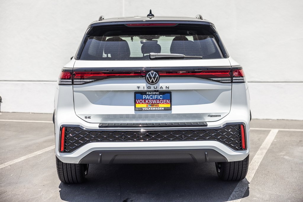 New 2025 Volkswagen Tiguan SE R-Line image 4