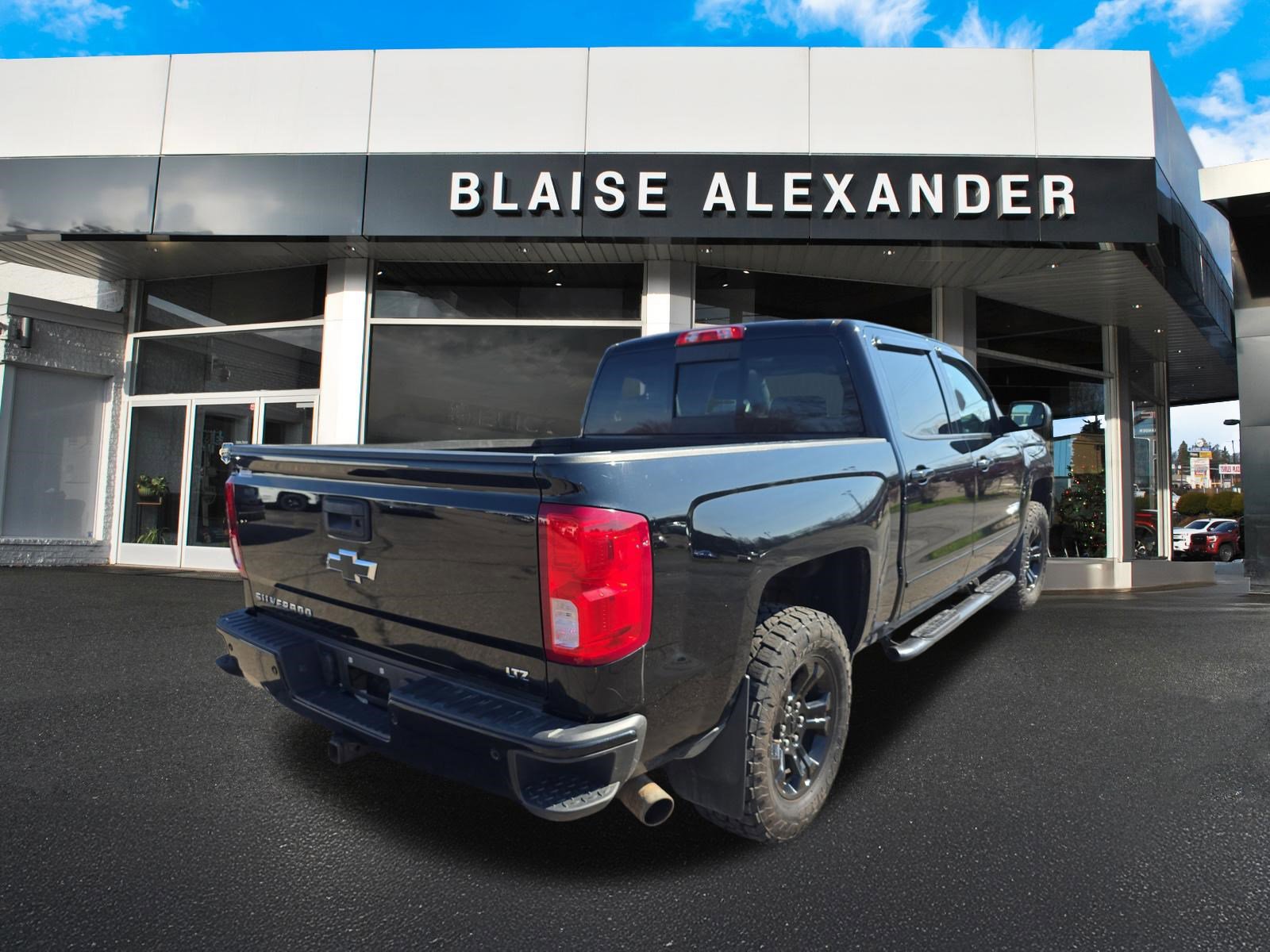 Used 2017 Chevrolet Silverado 1500 LTZ Z71 w/ LTZ Plus Package image 3