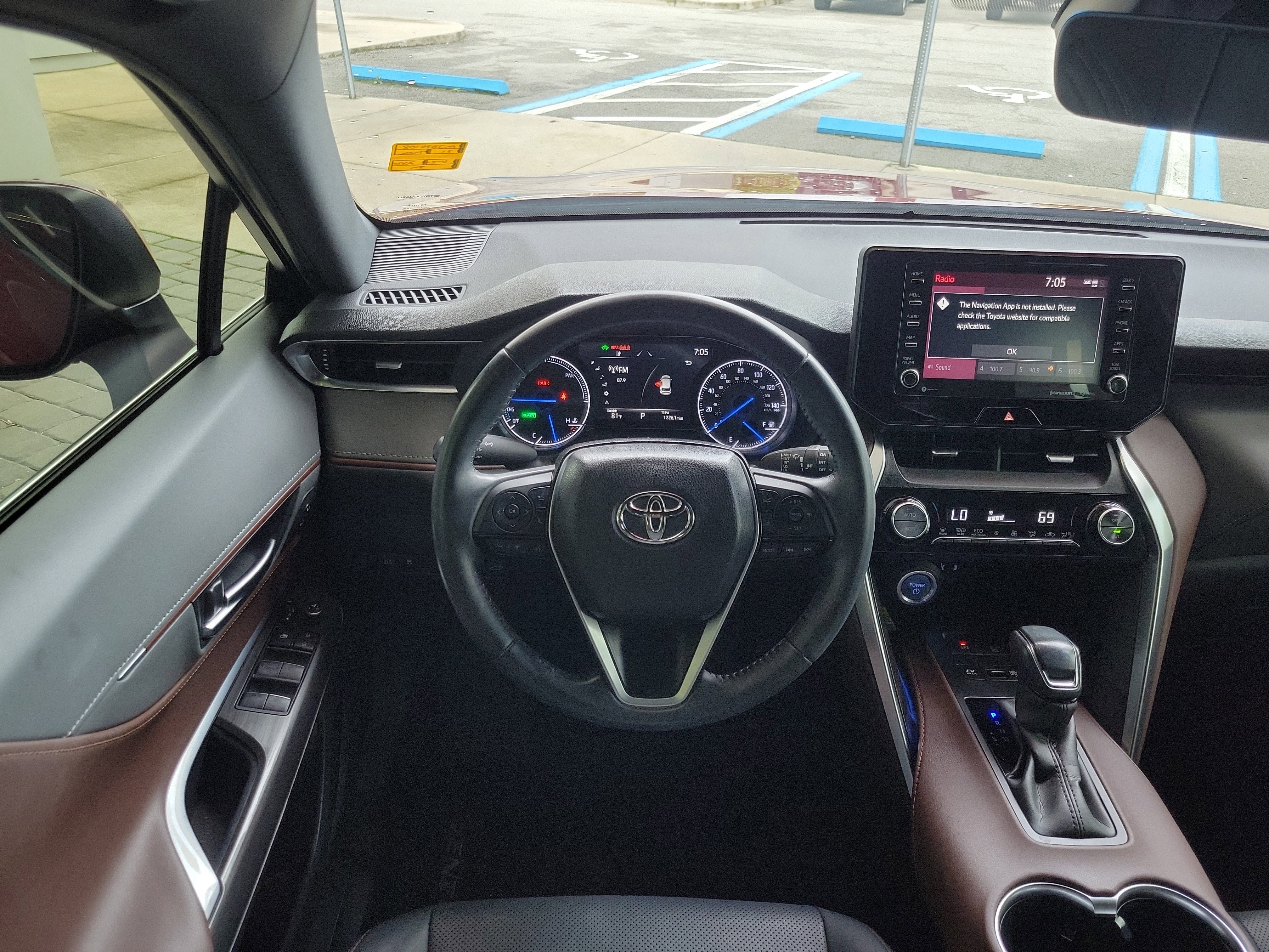 Certified 2021 Toyota Venza XLE image 24