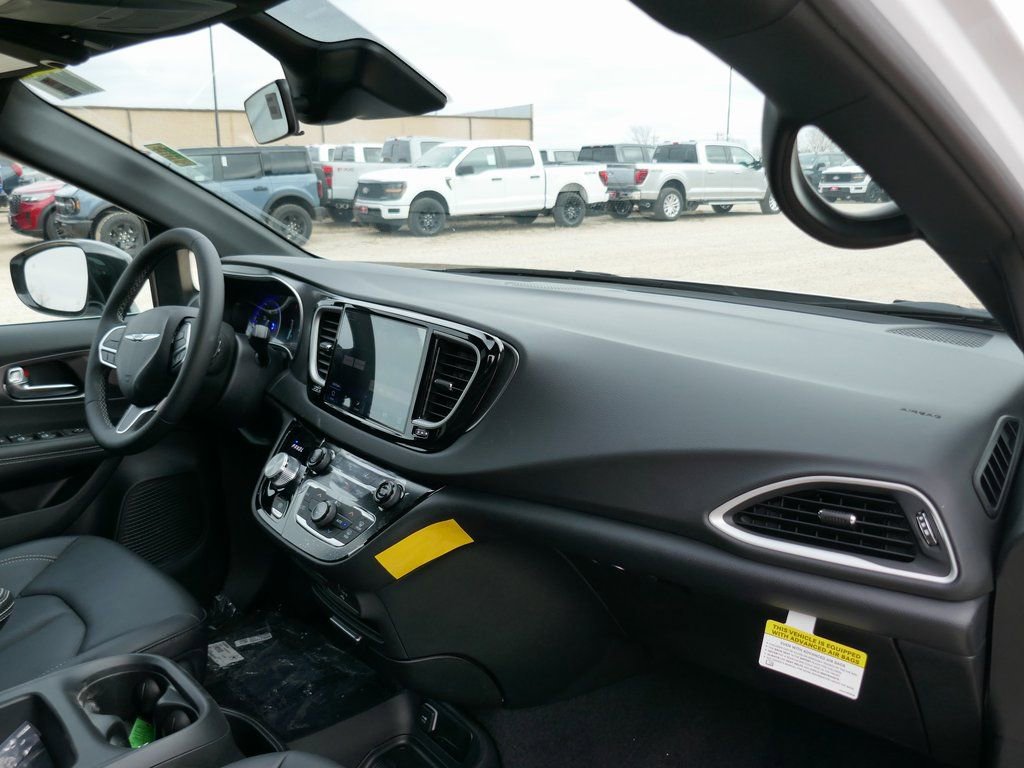 New 2026 Chrysler Voyager LX image 11