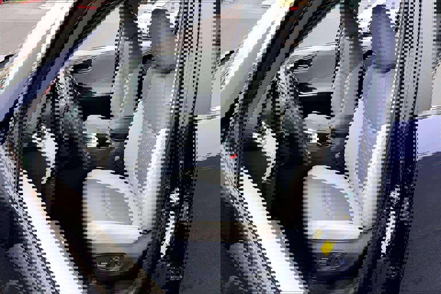 Used 2023 Toyota RAV4 XLE Premium FWD image 8