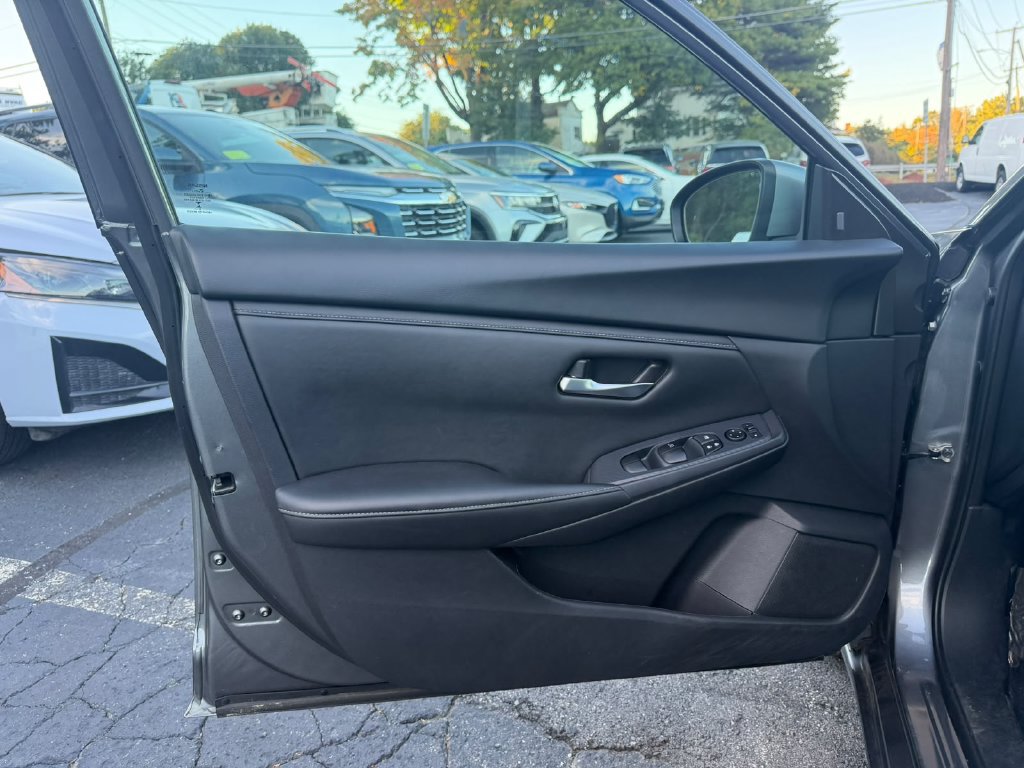 Used 2024 Nissan Sentra SV FWD image 11