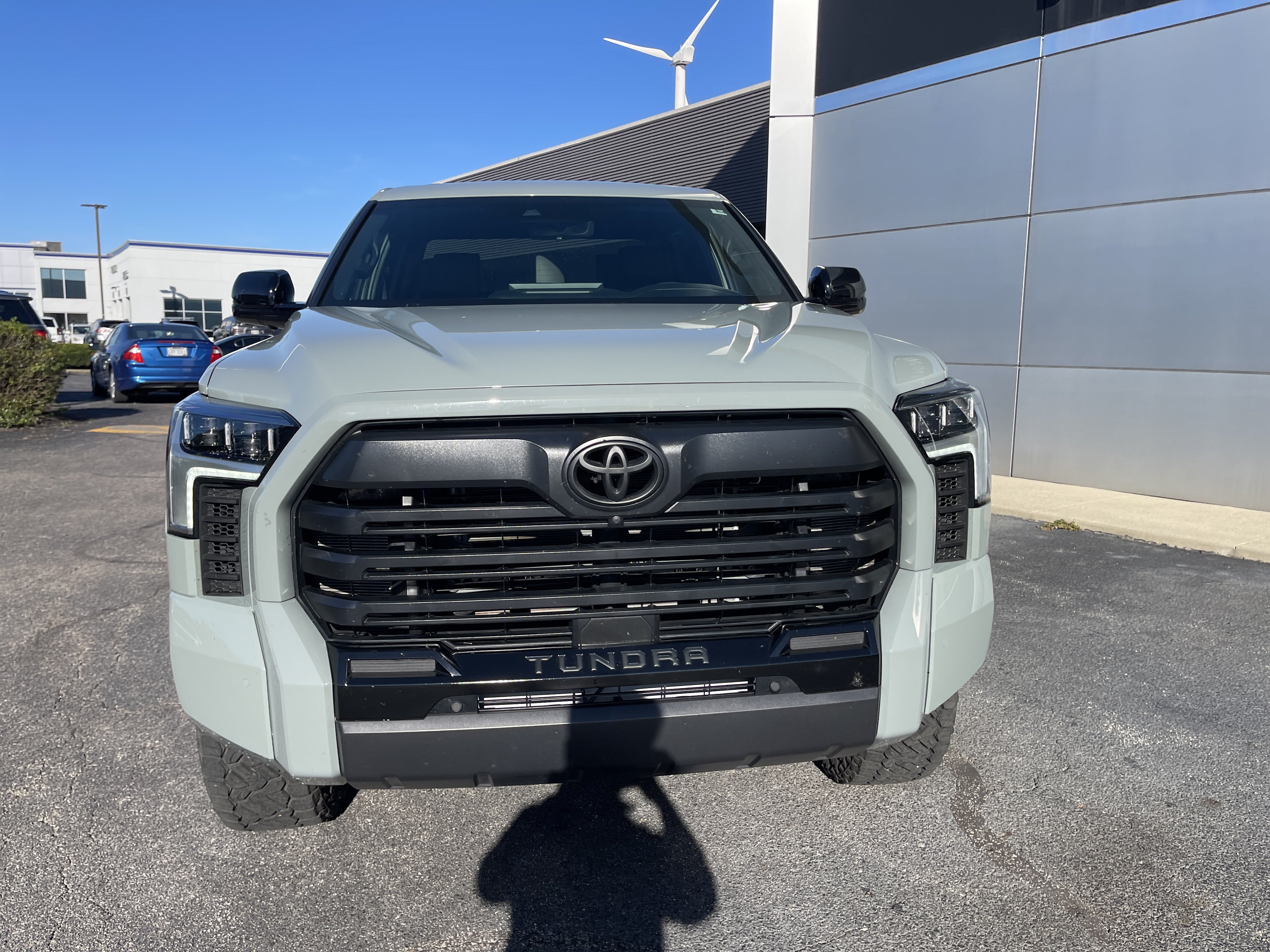 Used 2025 Toyota Tundra Limited AWD/4WD image 2
