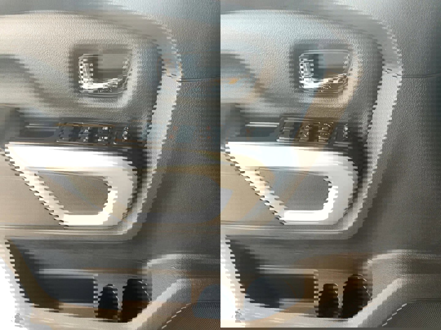 Used 2019 Nissan Titan SV w/ SV Convenience Package image 14