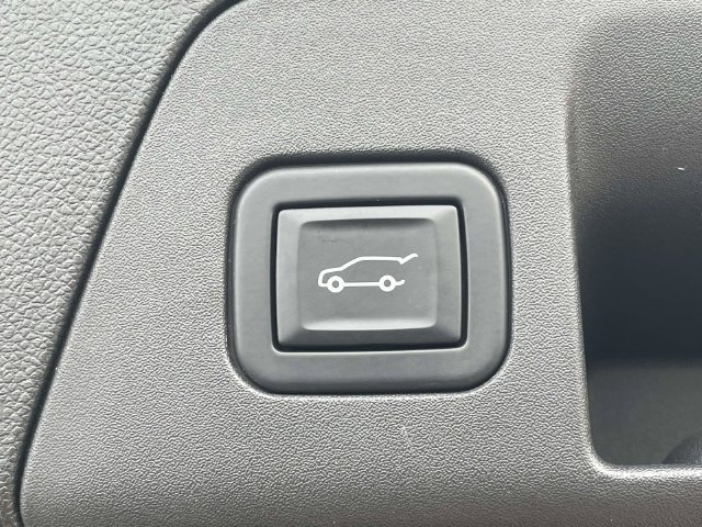 Used 2022 Buick Envision Essence w/ Safety Package FWD image 11