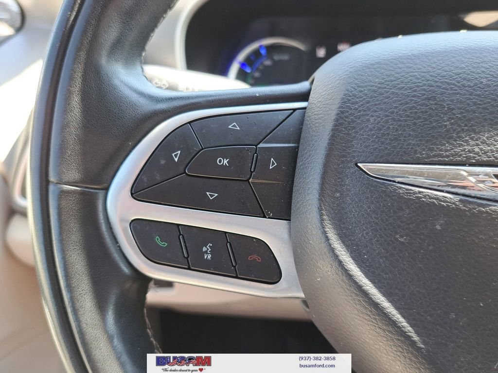 Used 2022 Chrysler Pacifica Touring-L w/ Uconnect Theater Family Group image 16