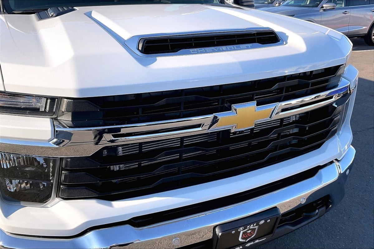 Used 2025 Chevrolet Silverado 3500 LT w/ Safety Package AWD/4WD image 28