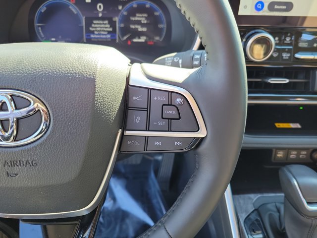 Used 2025 Toyota Highlander Limited image 22
