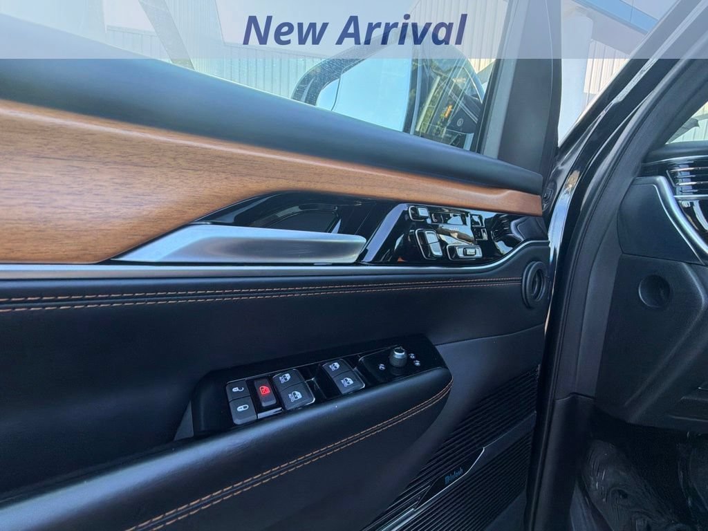 Used 2024 Jeep Grand Wagoneer L Series III AWD/4WD image 12