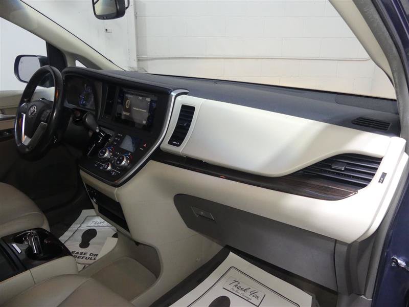 Used 2015 Toyota Sienna XLE FWD image 24