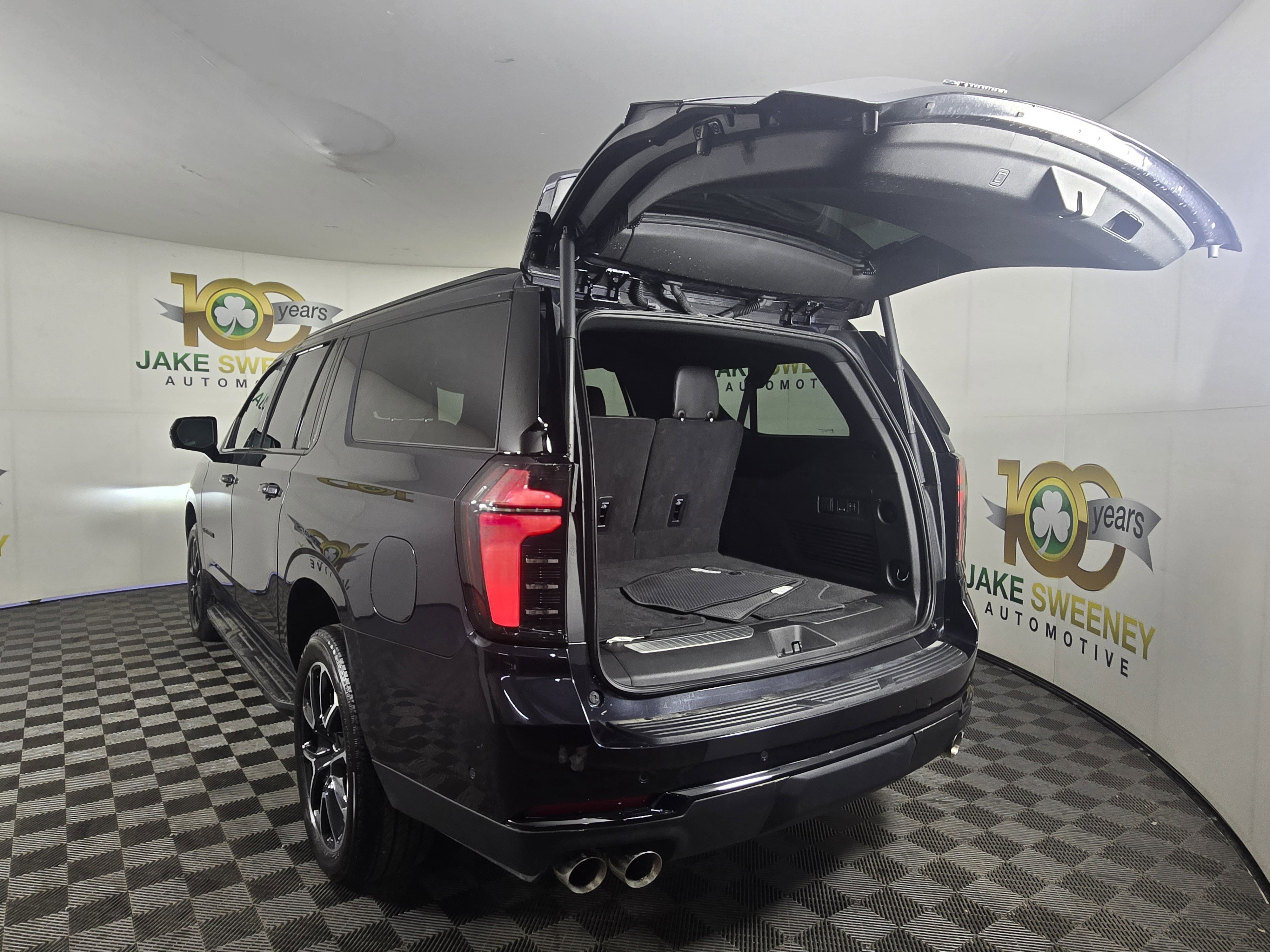 Certified 2025 Chevrolet Suburban RST w/ Comfort Package image 32