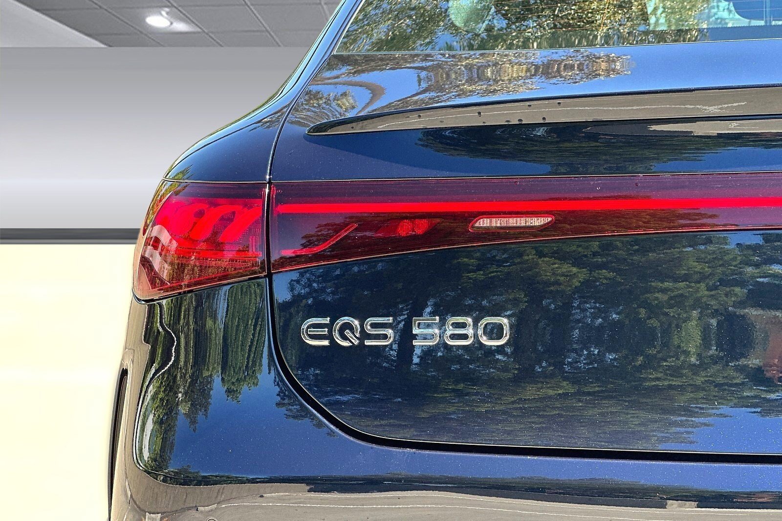 Used 2022 Mercedes-Benz EQS 580 4MATIC Sedan image 7