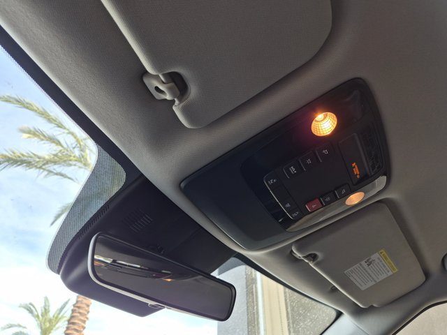 Used 2025 Kia Carnival FWD image 12