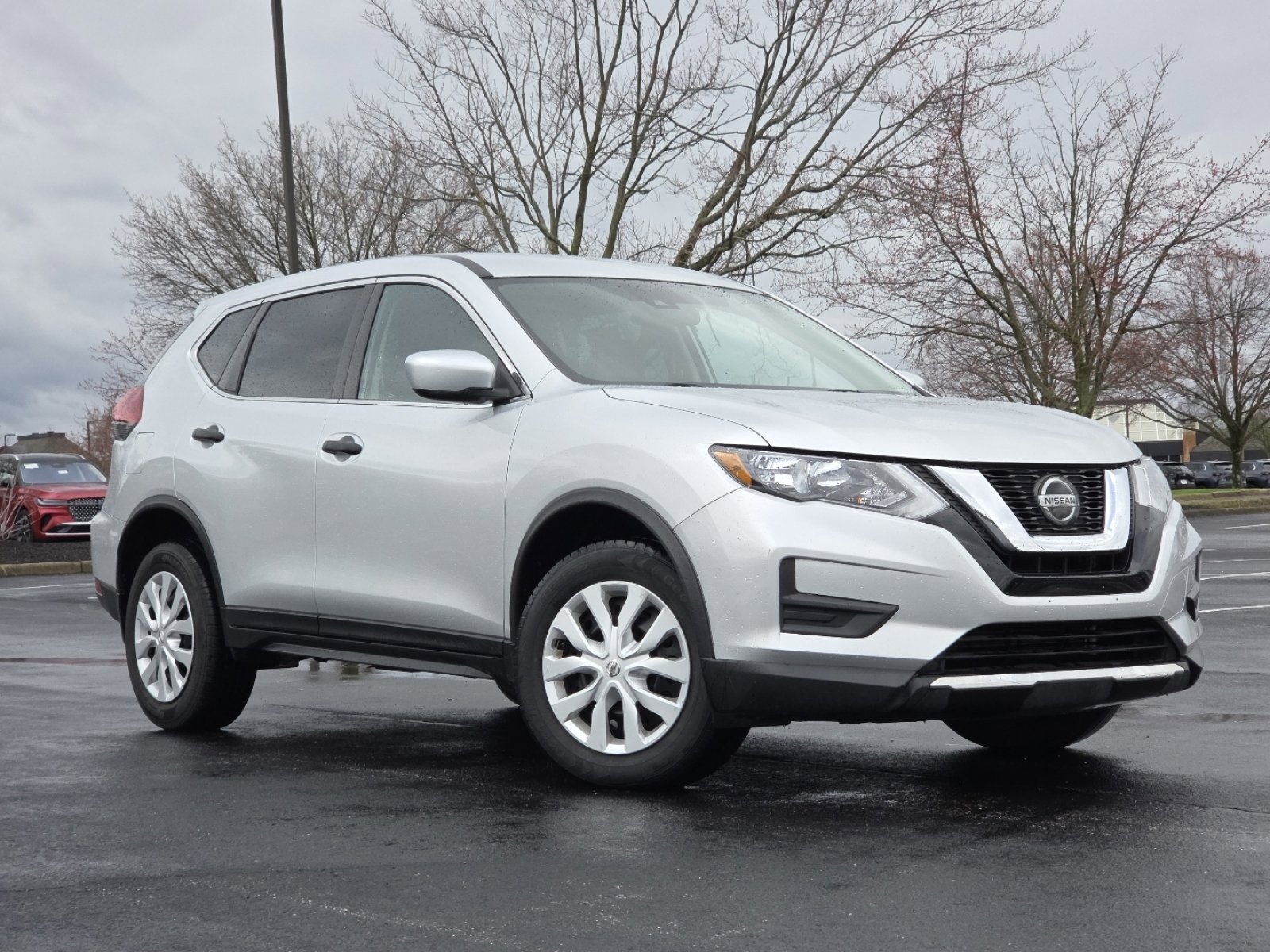 Used 2019 Nissan Rogue S image 2