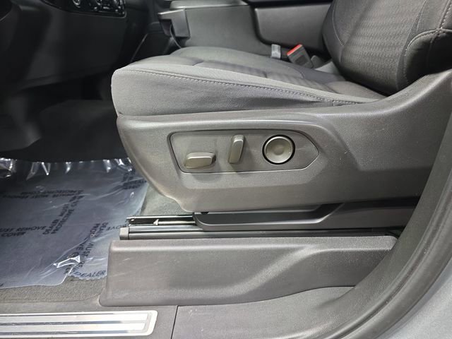 Used 2024 Chevrolet Silverado 1500 LT image 30