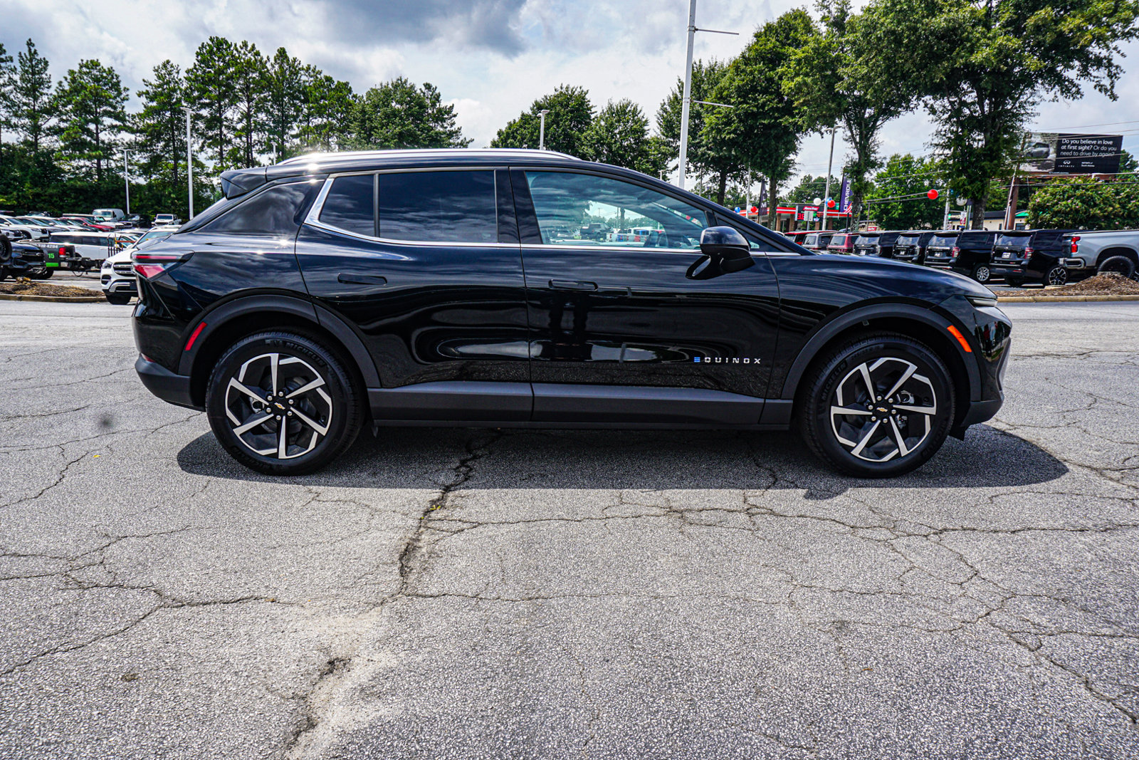 New 2026 Chevrolet Equinox EV LT FWD image 8