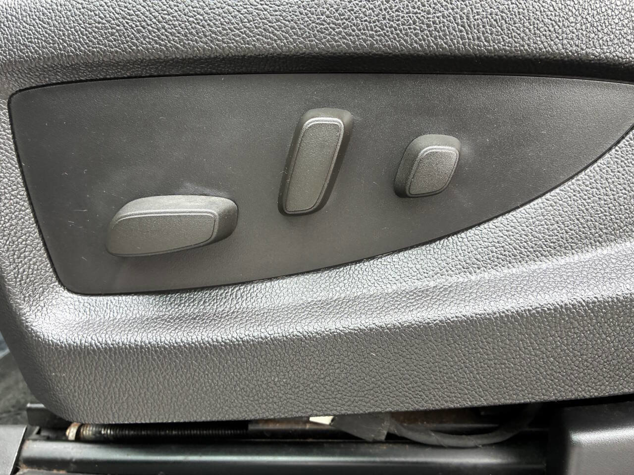 Used 2015 Chevrolet Suburban LT w/ Luxury Package AWD/4WD image 33