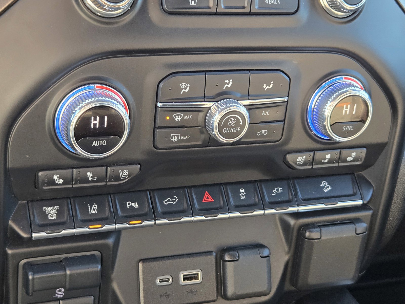 Used 2022 GMC Sierra 2500 AT4 w/ AT4 Premium Plus Package image 19