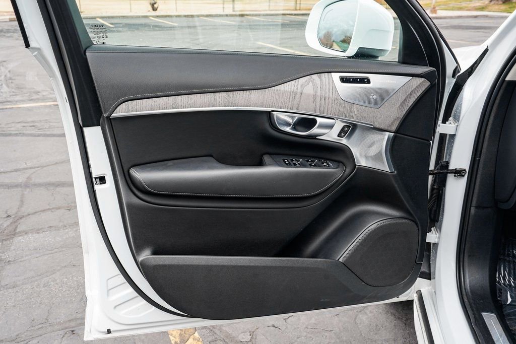 Used 2024 Volvo XC90 T8 Ultimate w/ Lounge Package image 9