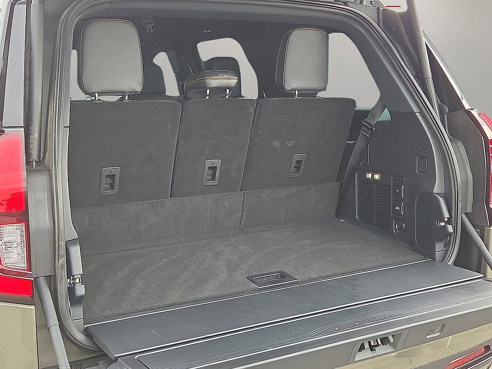 Used 2025 Ford Expedition Tremor AWD/4WD image 9