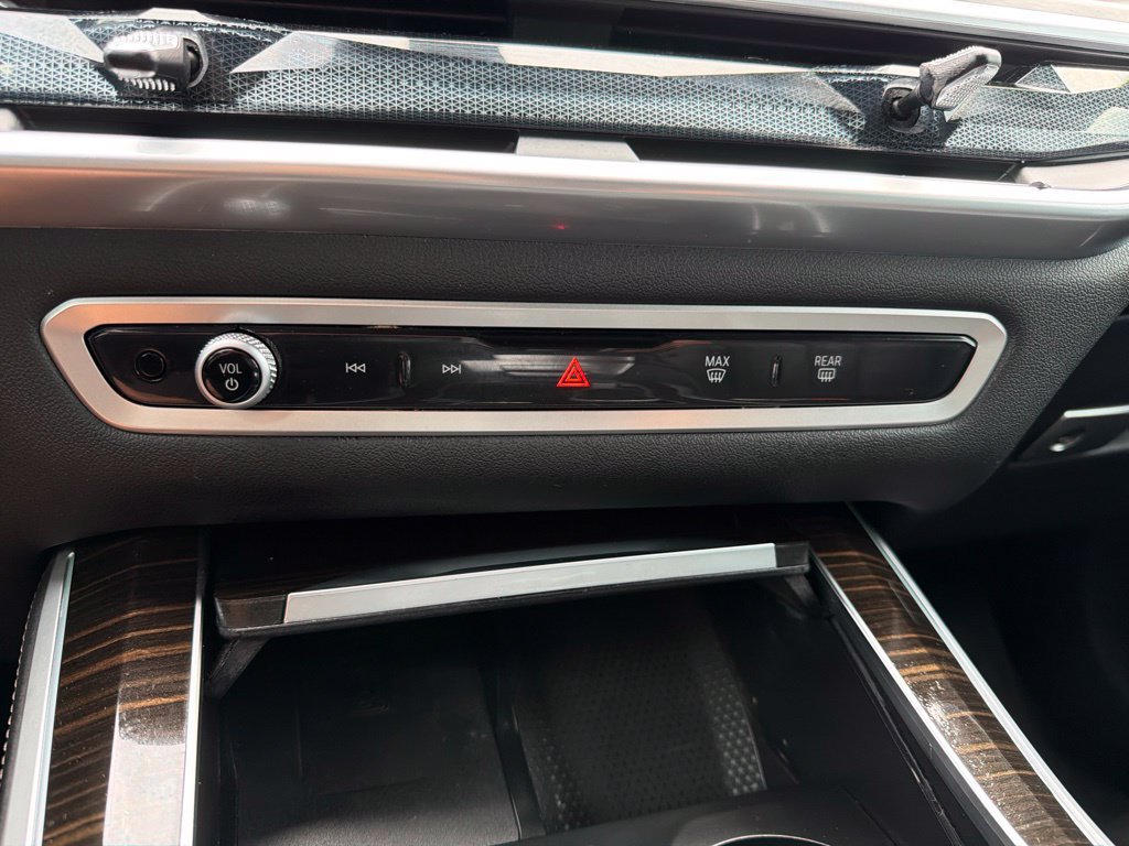 Used 2025 BMW X5 xDrive50e AWD/4WD image 13