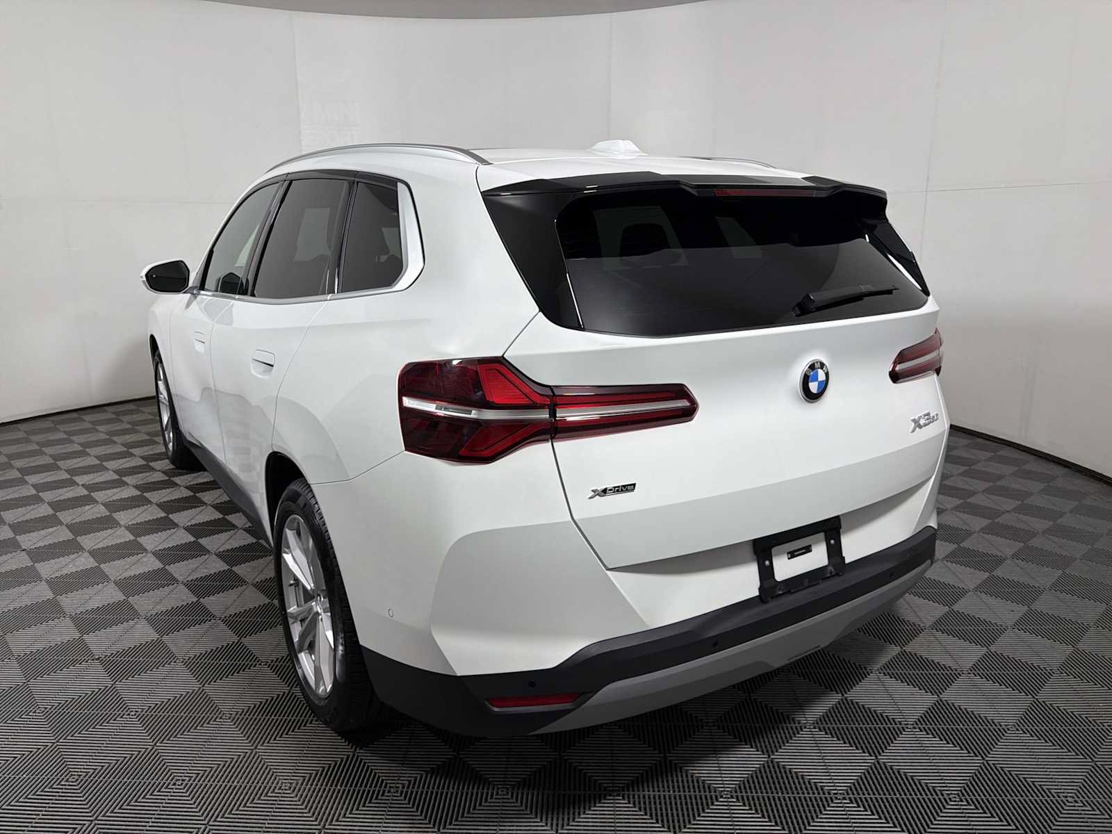 Used 2025 BMW X3 xDrive30i w/ Convenience Package AWD/4WD image 5