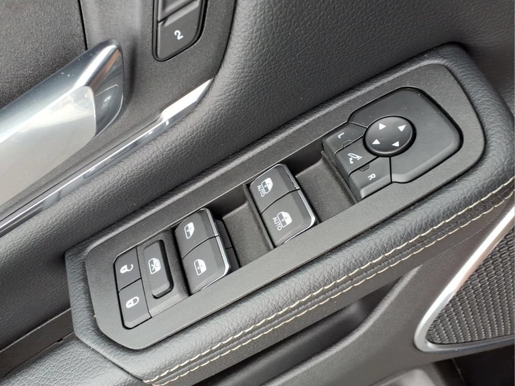 Used 2026 RAM 1500 Laramie AWD/4WD image 17