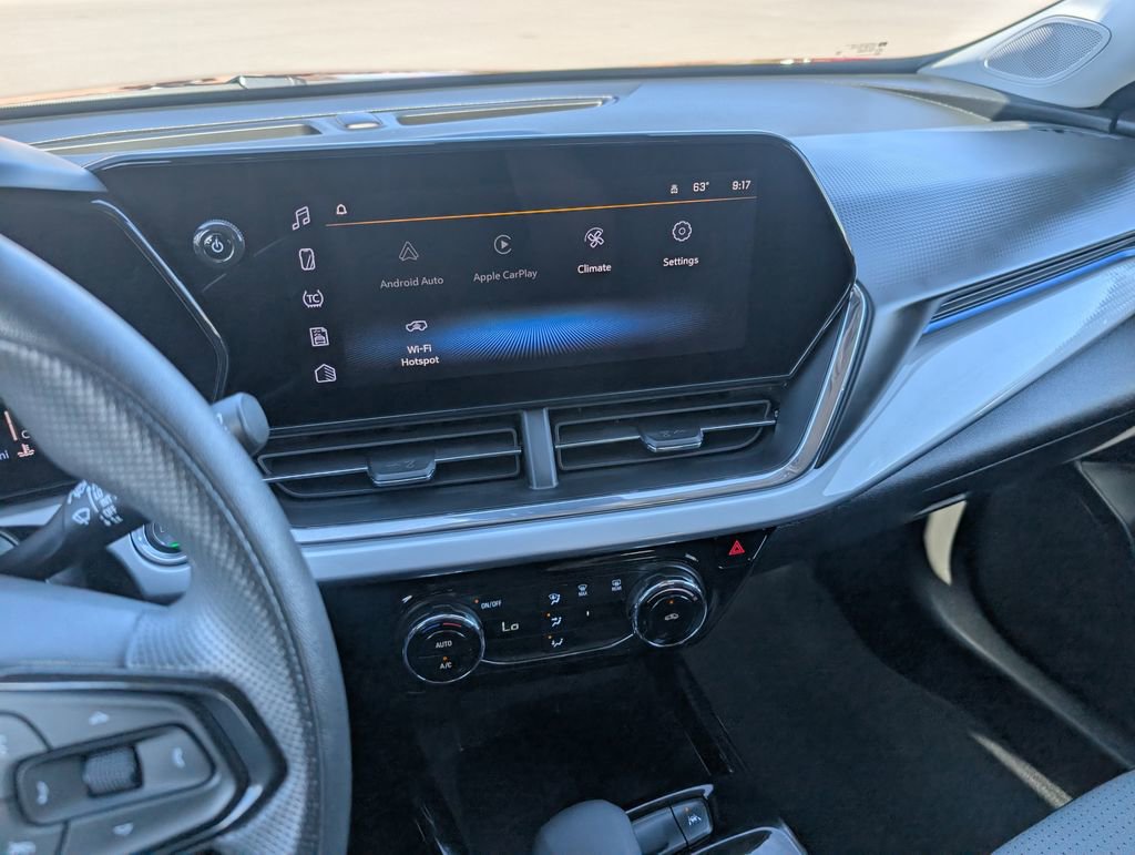 Certified 2025 Chevrolet Trax LT FWD image 17