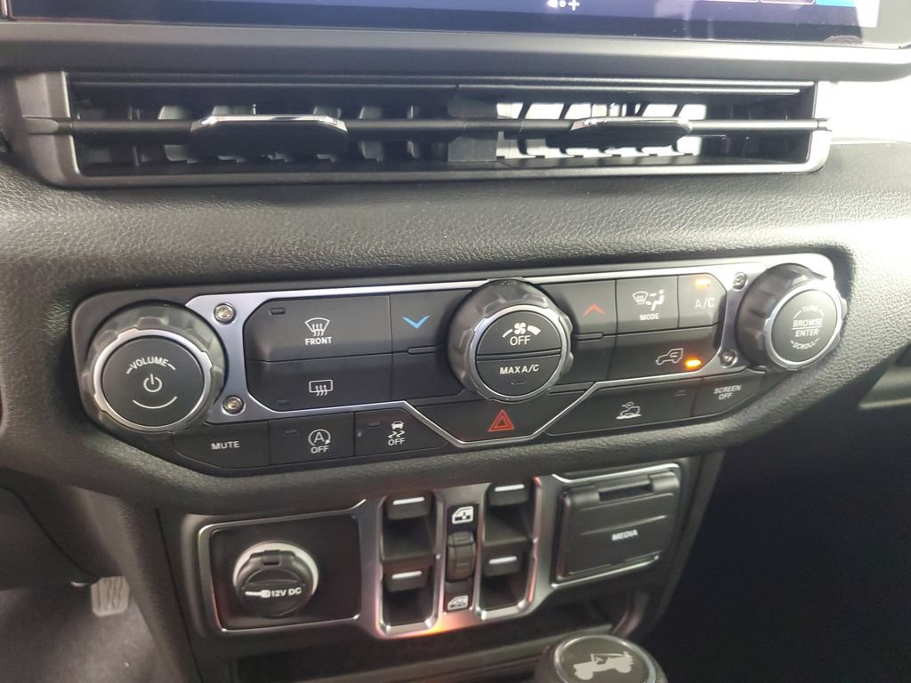 Used 2026 Jeep Wrangler Unlimited Sport AWD/4WD image 18
