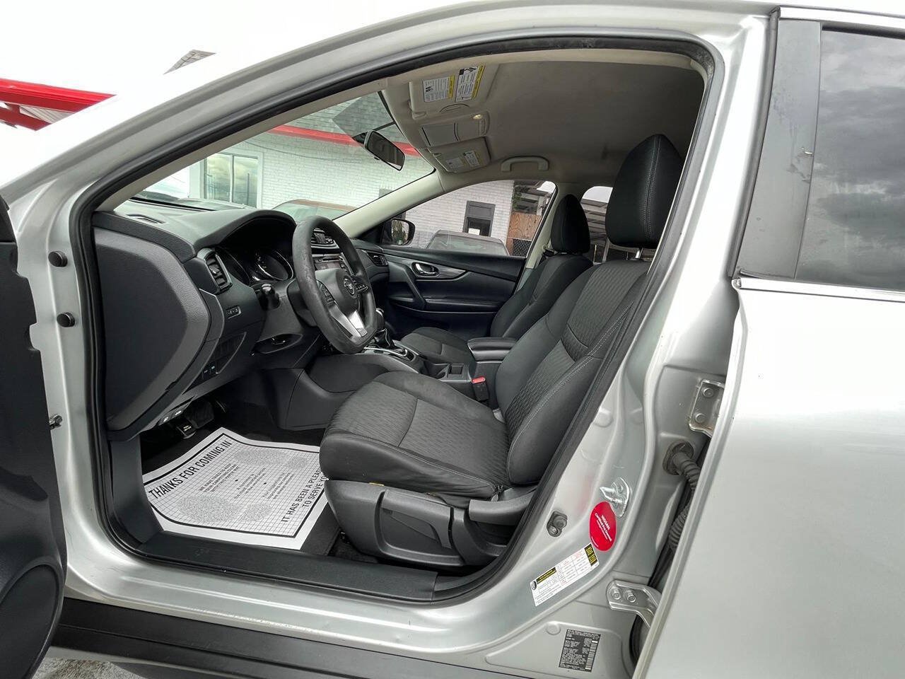 Used 2017 Nissan Rogue S FWD image 3