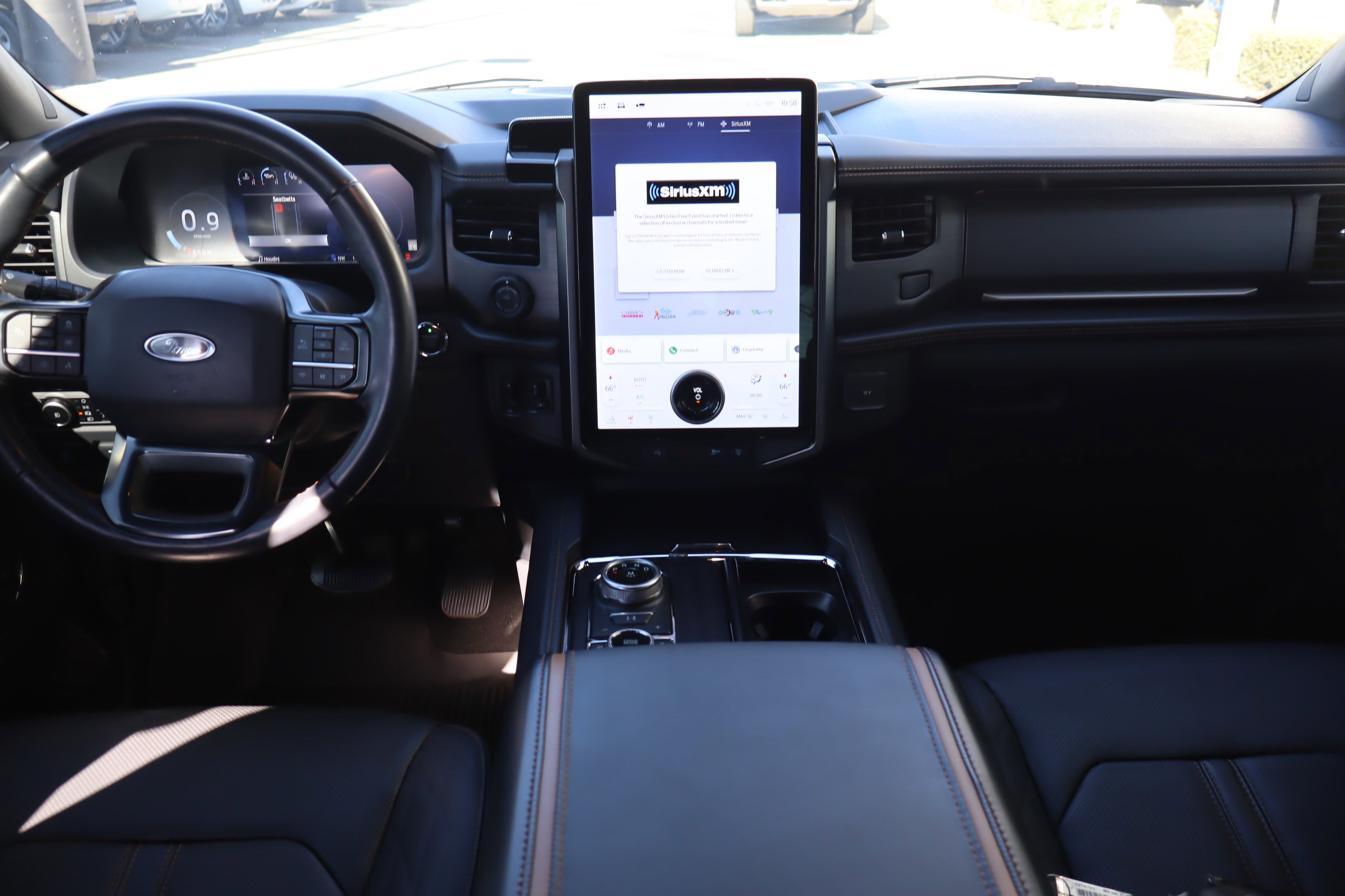 Used 2024 Ford Expedition Platinum image 16