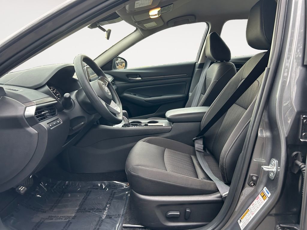 Used 2025 Nissan Altima 2.5 SV image 15