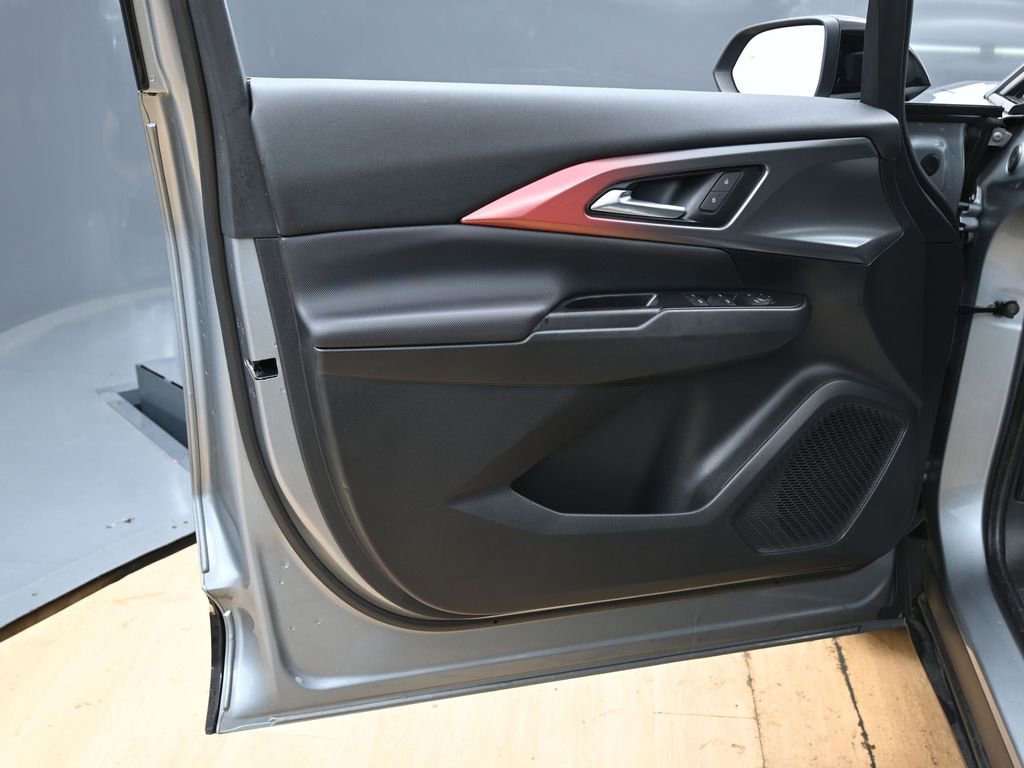 Used 2024 Chevrolet Equinox EV RS FWD image 40