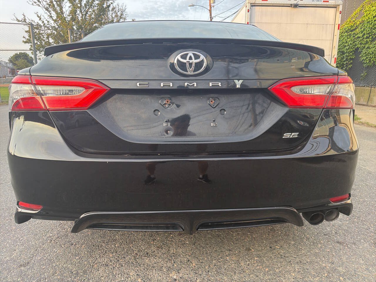 Used 2018 Toyota Camry SE FWD image 8