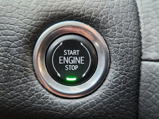 Used 2022 GMC Yukon Denali w/ Advanced Technology Package AWD/4WD image 19