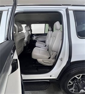 Used 2024 Jeep Wagoneer Series III w/ Flexible Seating Group image 7