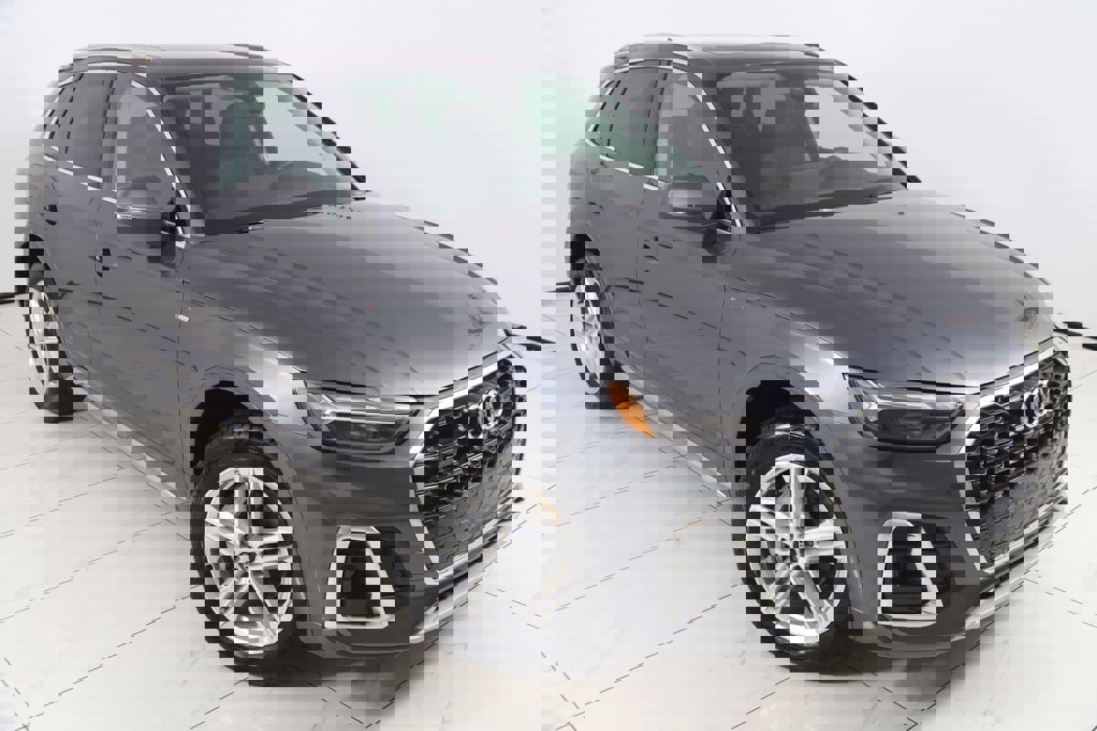 Used 2024 Audi Q5 e Premium Plus w/ Premium Plus Package image 19