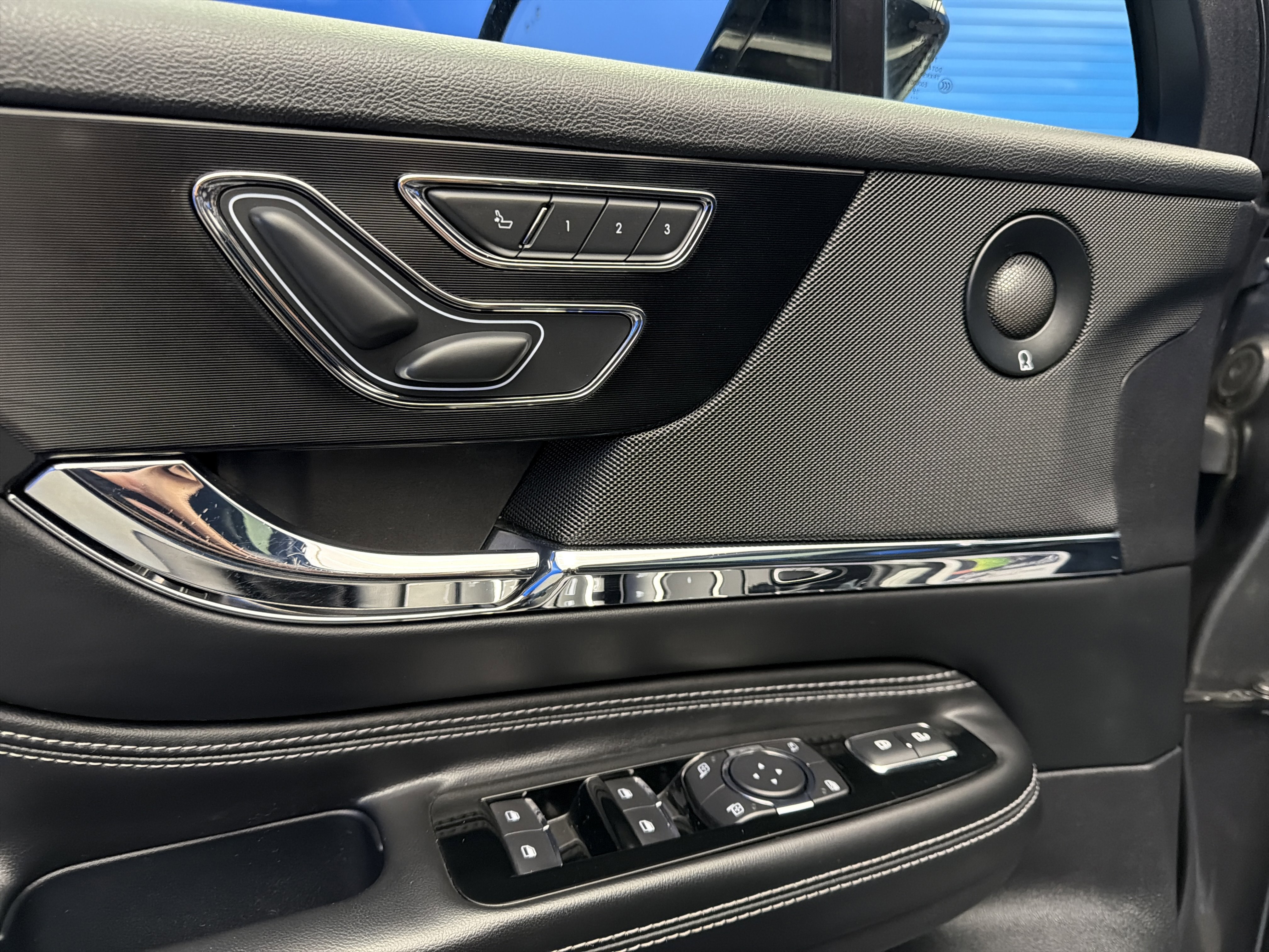 Used 2020 Lincoln Corsair Reserve w/ Equipment Group 201A image 11