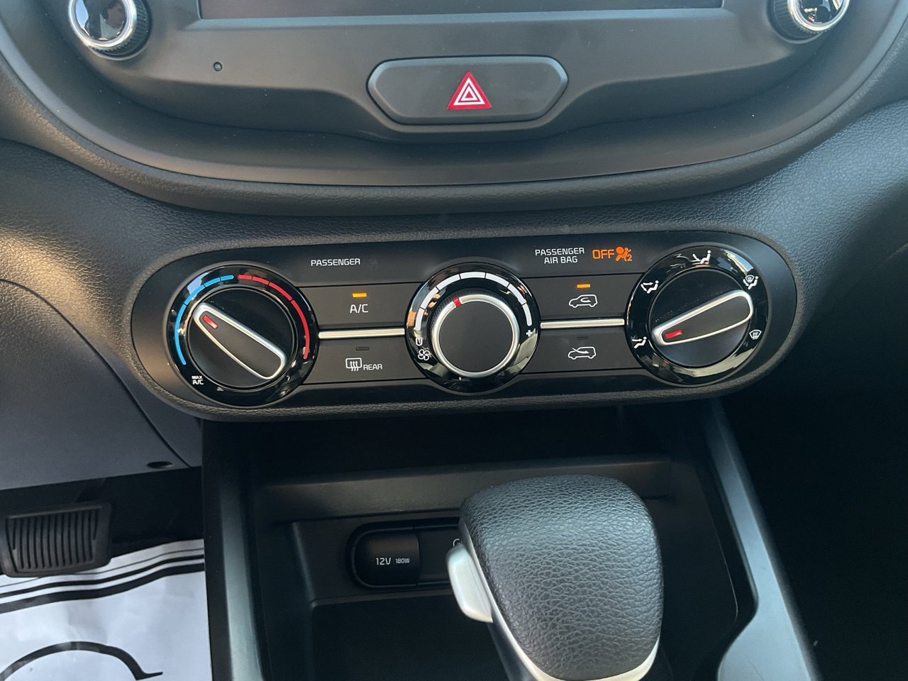 Used 2025 Kia Soul LX w/ LX Technology Package FWD image 26